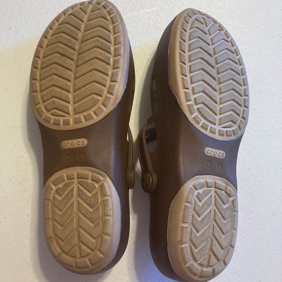 RARE ! Crocs Isabella Brown Cut-Out Floral T-strap Mary Jane - Picture 3 of 3